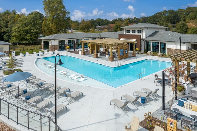 Building Photo - The Darnell