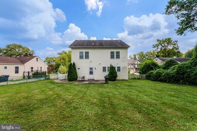 Building Photo - 7618 Leonard Dr