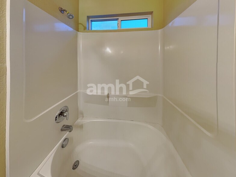 Building Photo - 209 Homestead Way