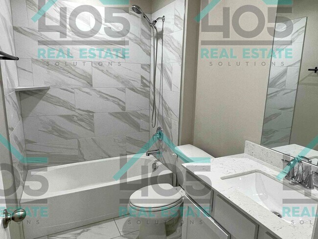 Building Photo - 5 Bedroom Dream Home