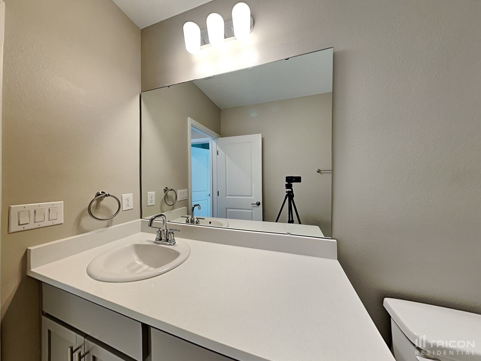 Building Photo - 212 Garnet Ave