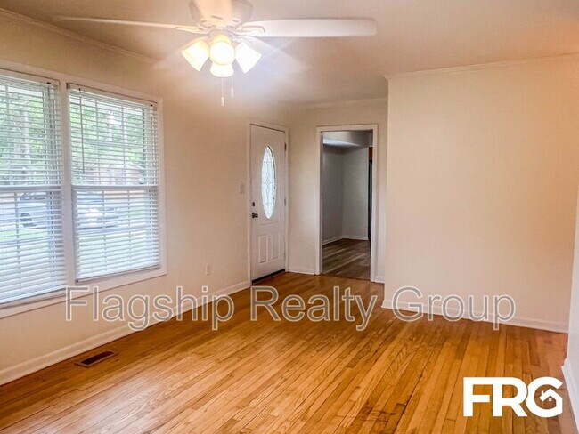 Building Photo - 466 Circle Dr