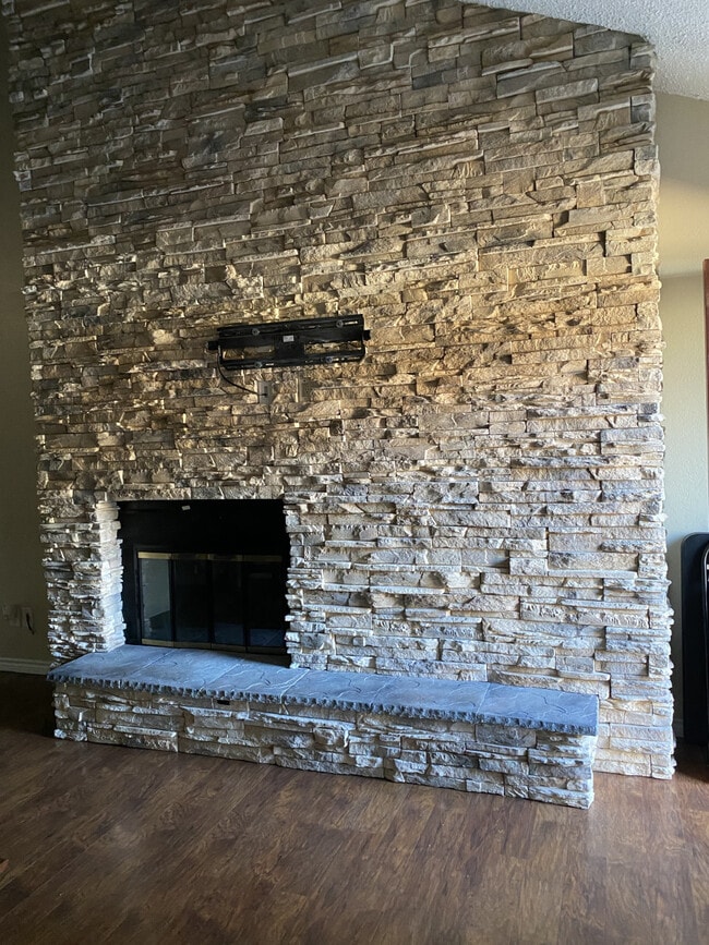 Building Photo - Shady Ridge Condo