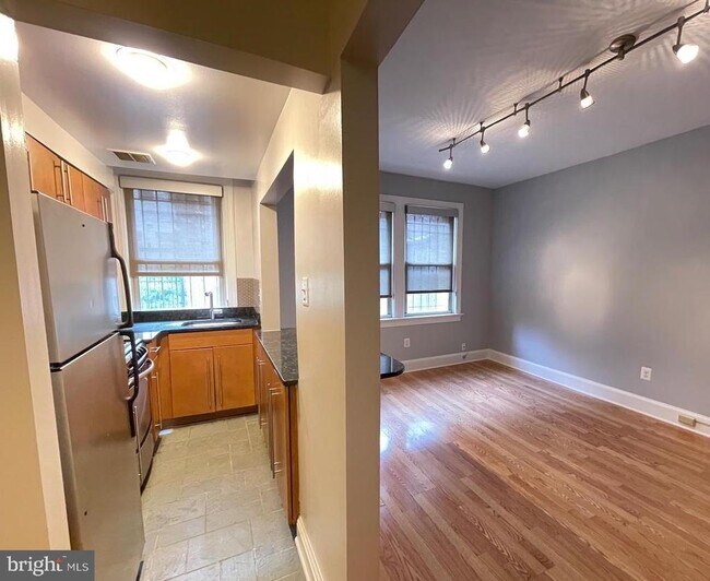 Building Photo - 18 9th St NE