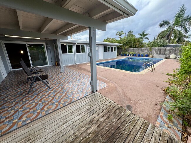Building Photo - Rarely available 4 bed, 3 bath w/ a pool i...
