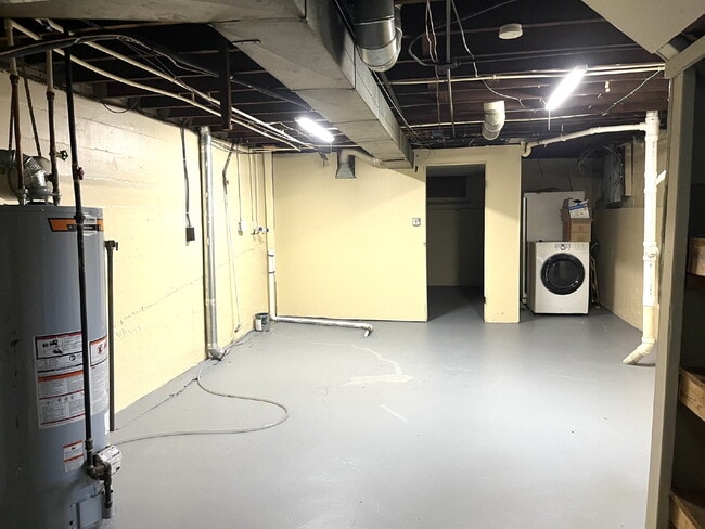 Building Photo - Spacious St. Louis Home for Rent | Convenient Location