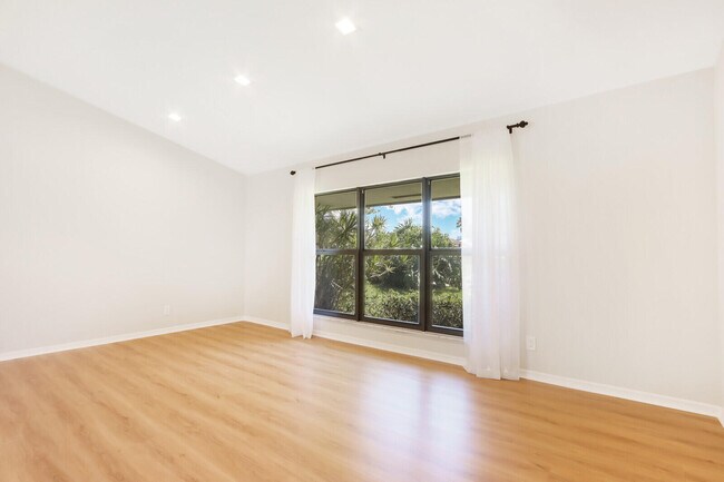 Building Photo - 85 Hickory Hill Rd