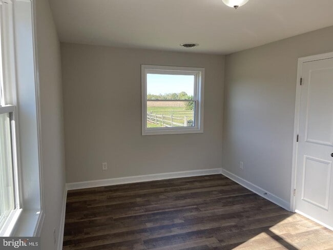 Building Photo - 1213 Old Love Point Rd