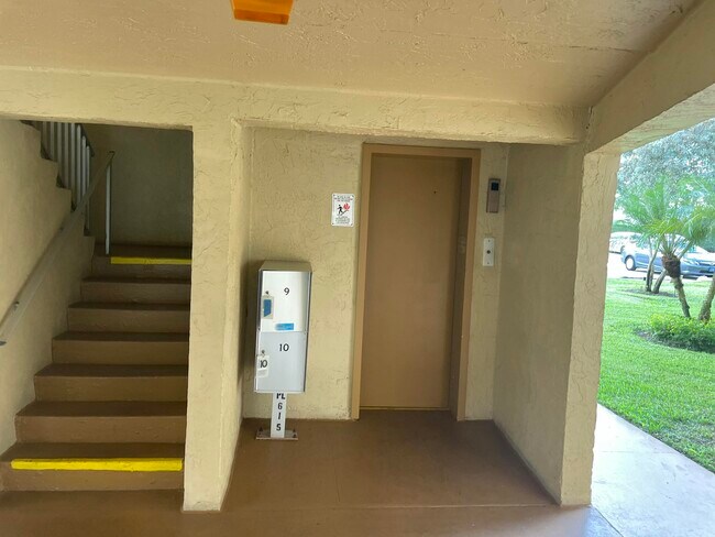 Building Photo - 555 Purdy Ln