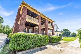 Building Photo - 1321 W 85th St