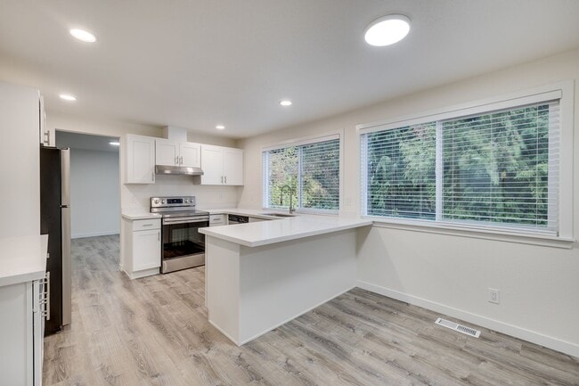 Building Photo - Beautifully Remodeled 4-Bedroom Home in Ke...