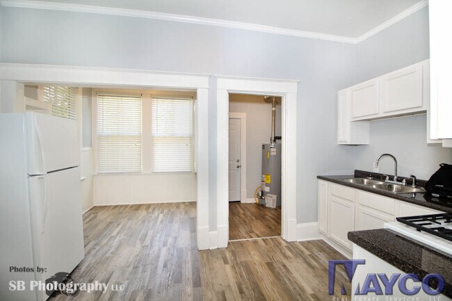 Building Photo - 448-448 Robinson Pl