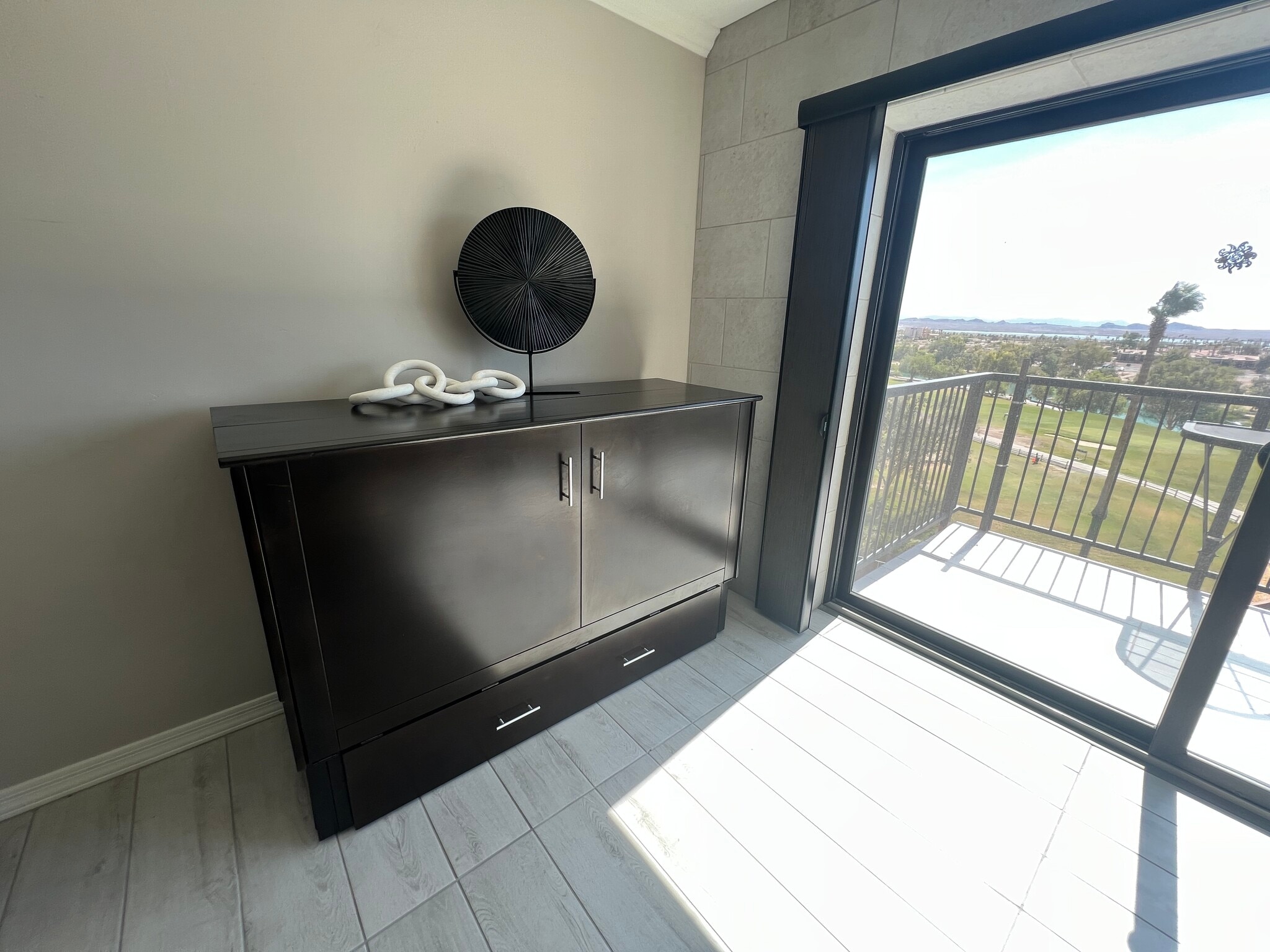 QUEEN MURPHY BED FOR GUEST - 777 Harrah Way