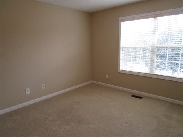 Building Photo - 330 Red Fox Dr