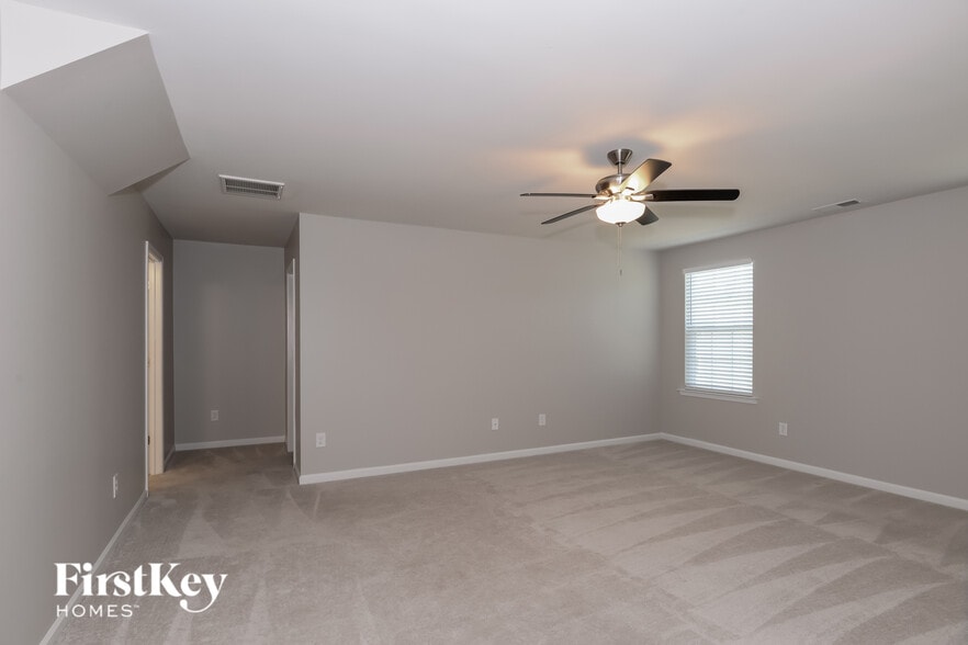 Building Photo - 16021 Pela Croix Dr