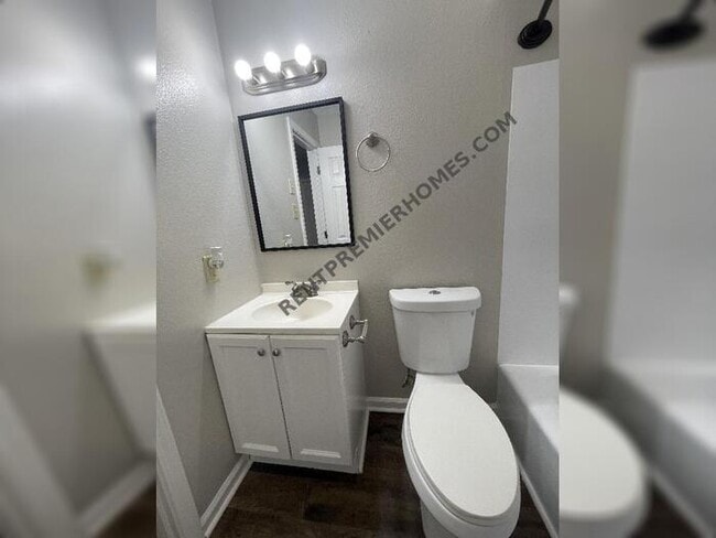 Building Photo - 10001 Forester Cove