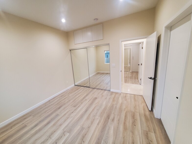 Building Photo - 3944 Vista Ct