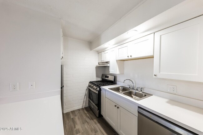 Building Photo - 6320 N 16th St