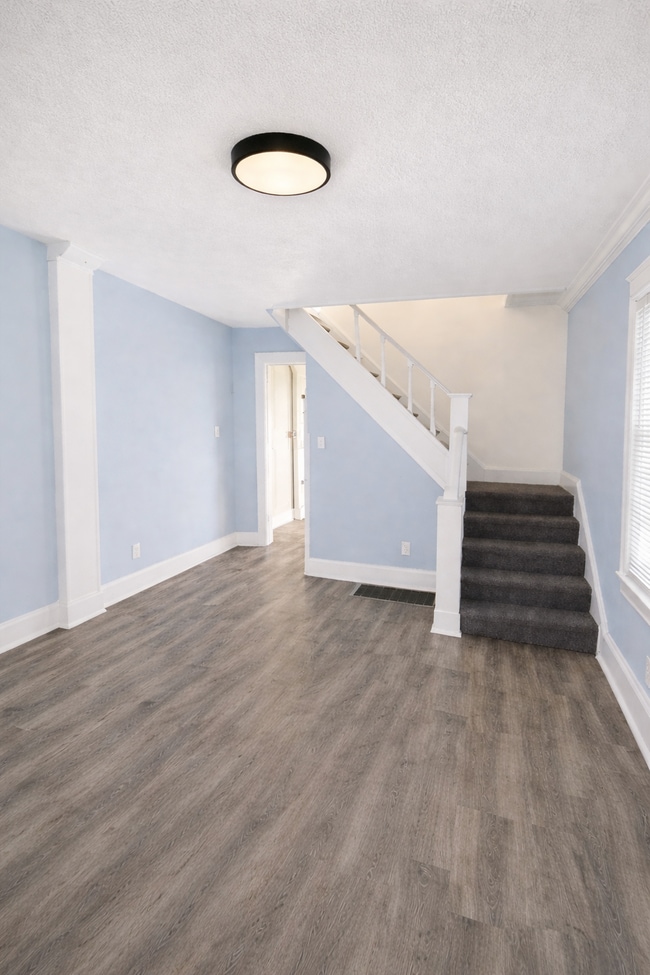 Building Photo - 833 W 27th St