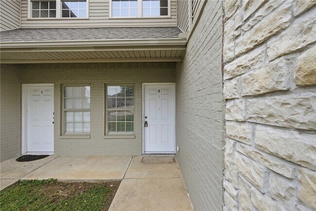 Building Photo - 3402 SW Windrift Ave