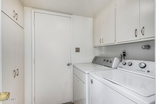 Building Photo - 1213 E Riviera Dr
