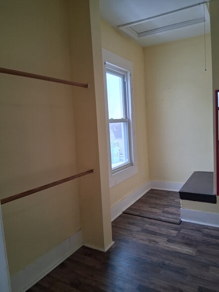 Building Photo - 372 Franklin St