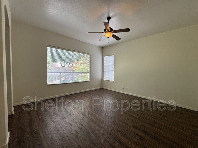 Building Photo - 1313 W Straford Ave