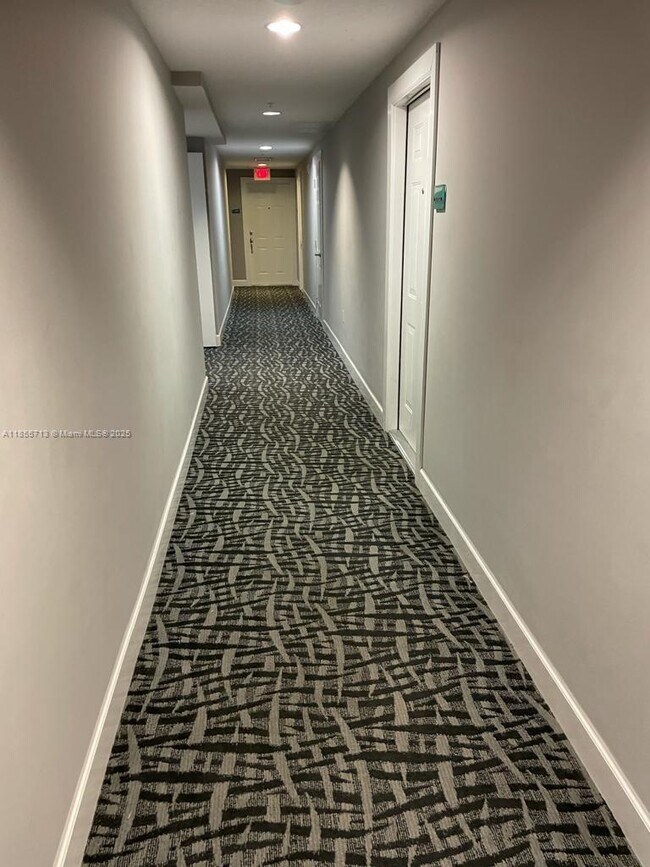 Building Photo - 170 SE 14th St