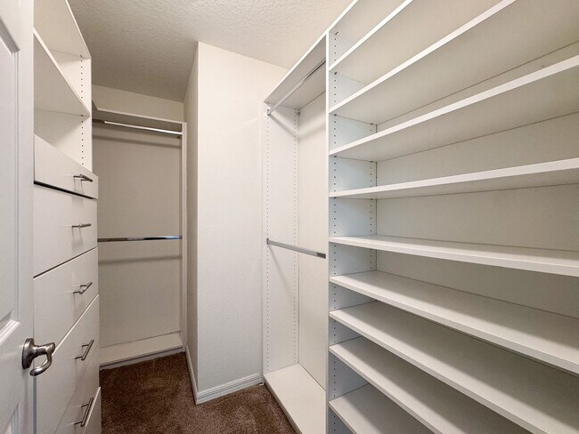 Building Photo - Windermere Landings Highly Desirable 3/2.5 Home...Beautifully Upgraded (2139 sq ft)! MUST SEE!