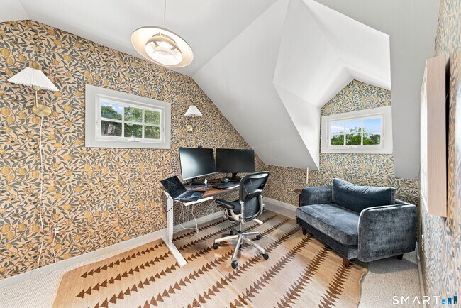 Building Photo - 11 Belaire Dr