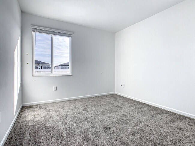 Building Photo - 409 Bogey Dr