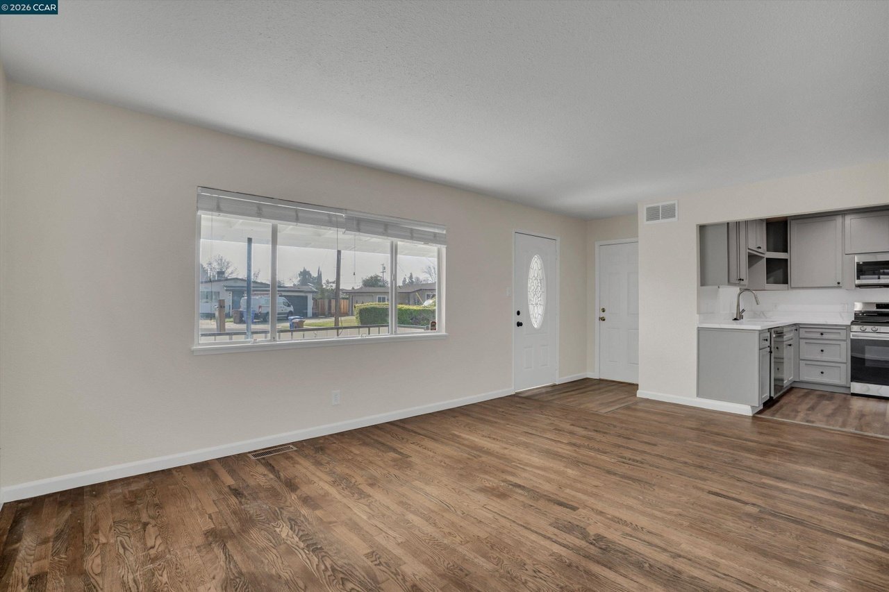 Building Photo - 753 Castle Ct