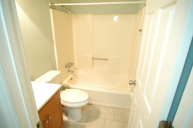 Building Photo - Renovated East Nashville Duplex!