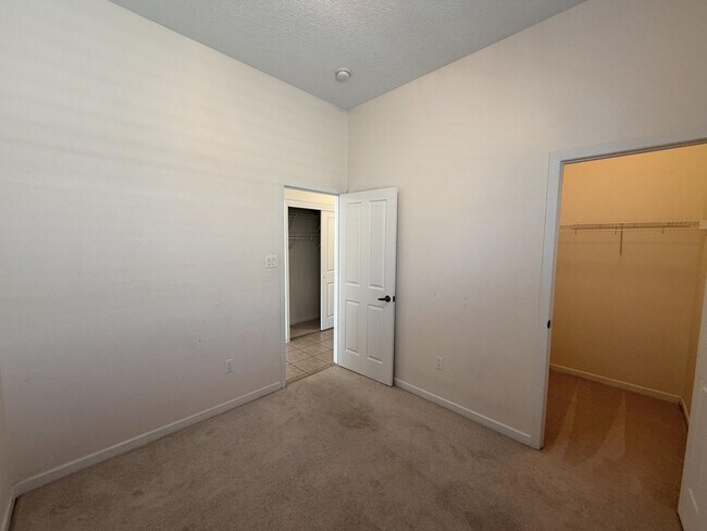 Building Photo - 6216 Calle Vizcaya NW