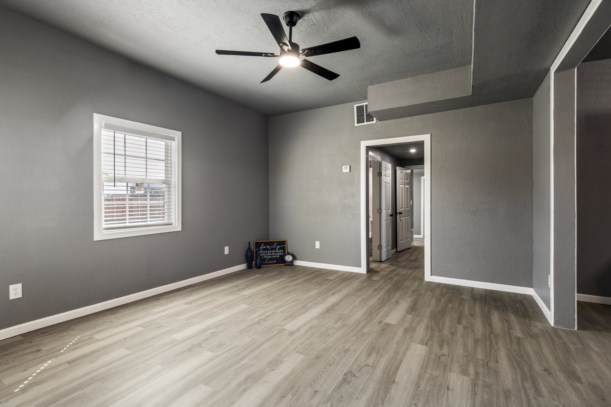 Building Photo - 1320 W Frisco St
