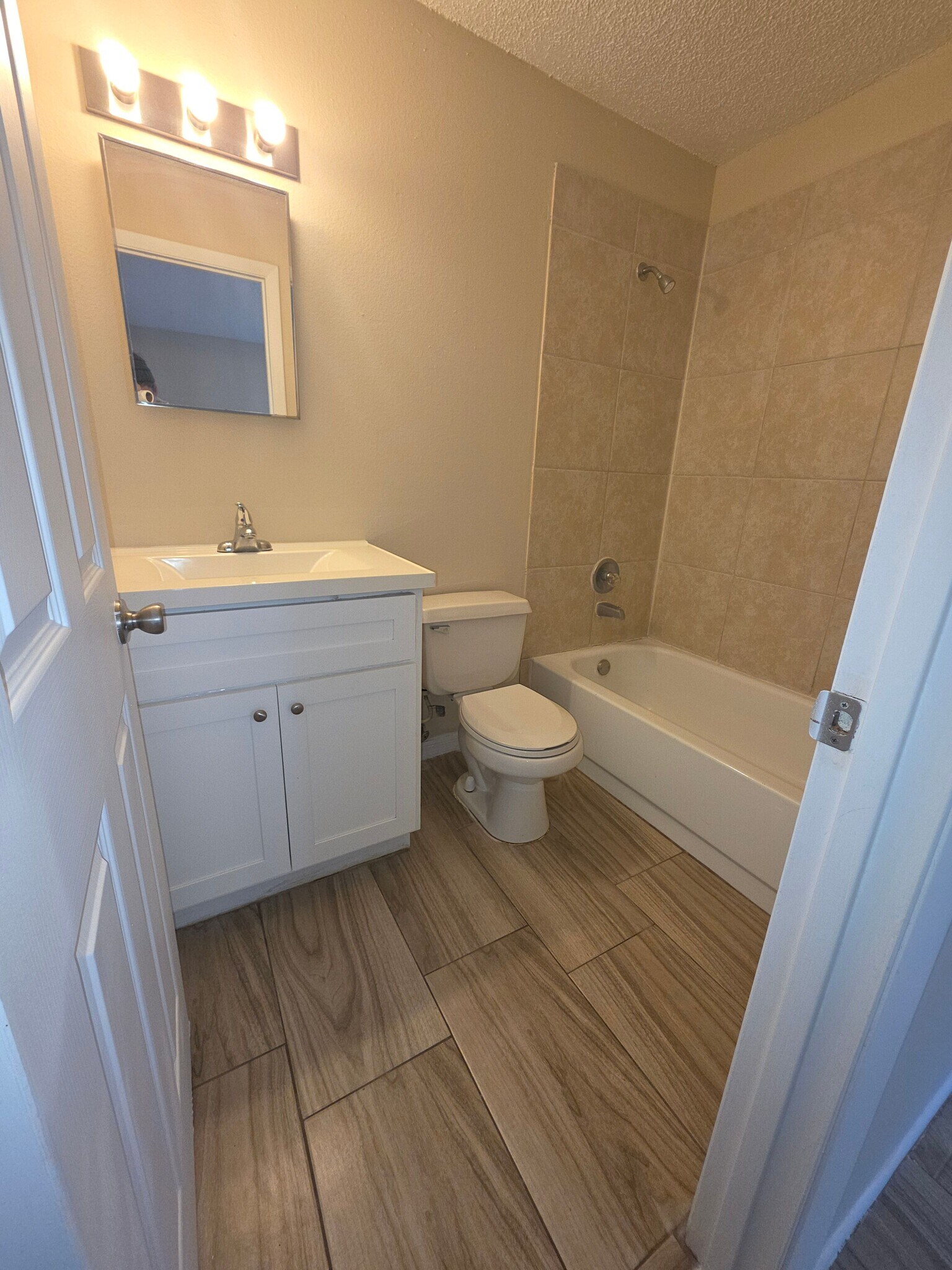 Building Photo - 5420 SE 30th Pl