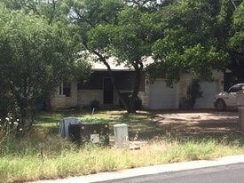 Building Photo - 996 Hi Cir W