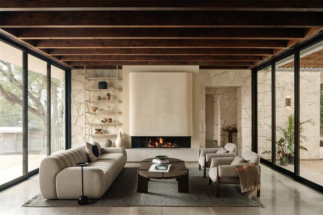 Building Photo - 4705 Balcones Dr