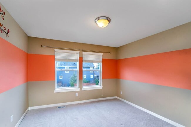 Building Photo - 5Bd/3Ba Lynnwood Home