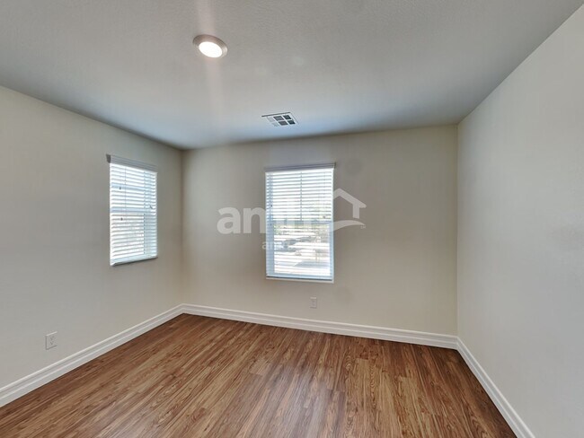 Building Photo - 960 Nero Ave