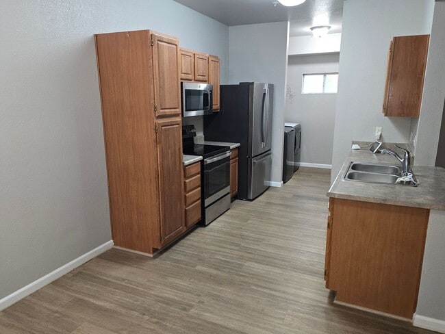 Building Photo - COMING SOON!!! 3 Bedroom Condo Near The Galleria