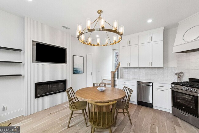 Building Photo - 11 Bourbon St