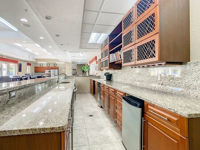 Building Photo - Beautiful Ocean Walk Condo Available February 19th