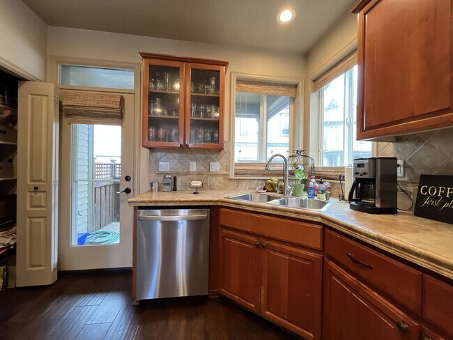 Building Photo - Charming 3 Bedroom Villebois Home with Loft, A/C, Designer Finishes and Community Pool!