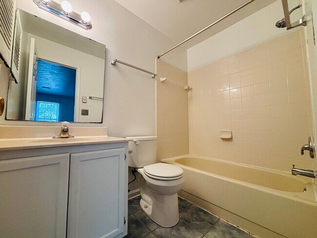 Building Photo - 108 Chowning Pl