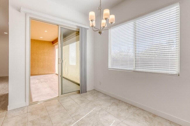 Building Photo - 8723 W Vista Ave