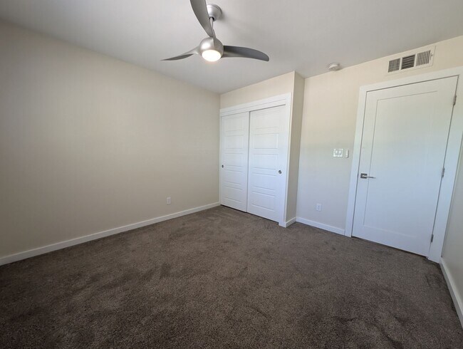 Building Photo - 4 Bedroom Home in Tempe Gardens Near E Sou...
