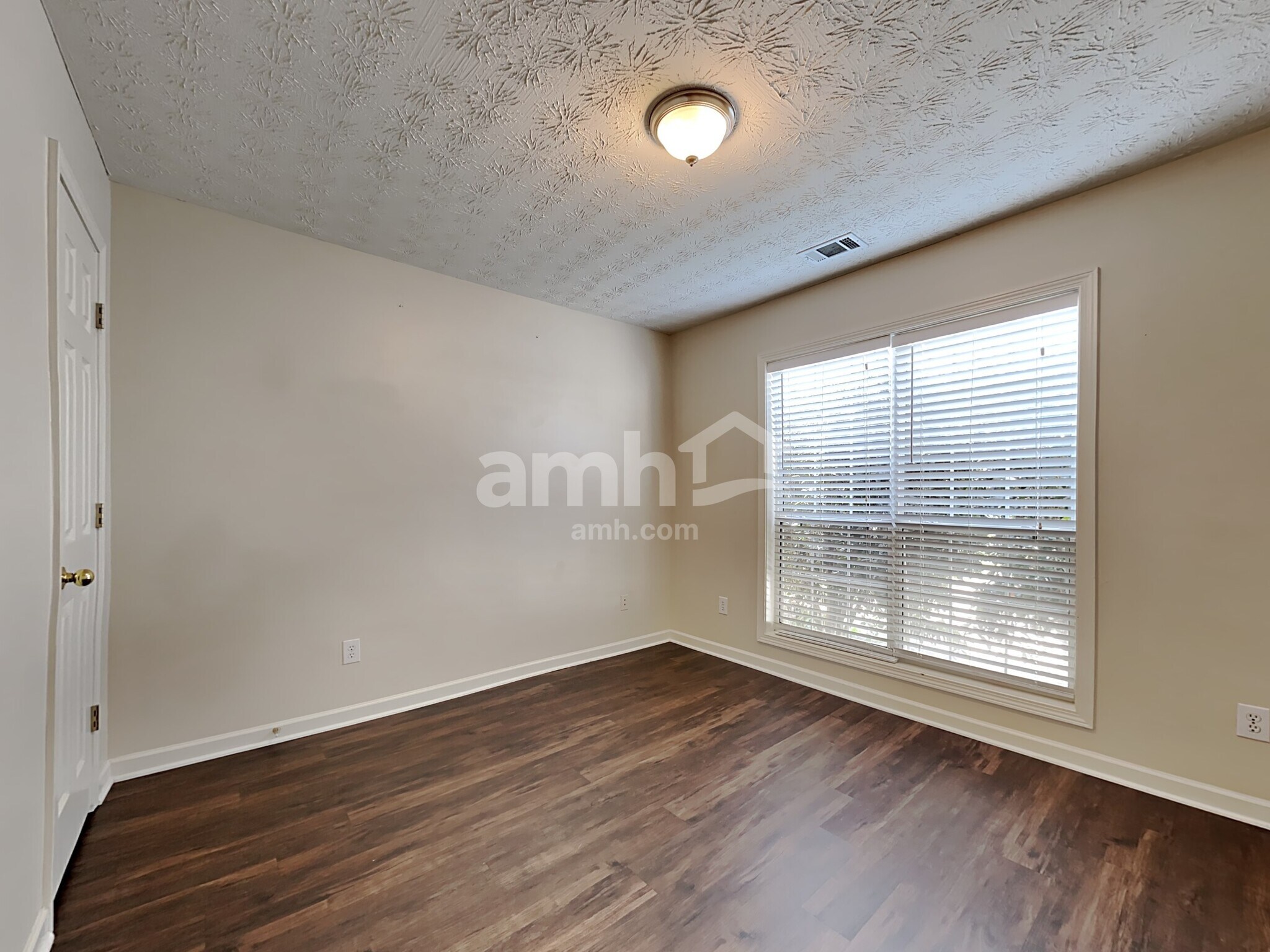 Building Photo - 1552 Armende Cir