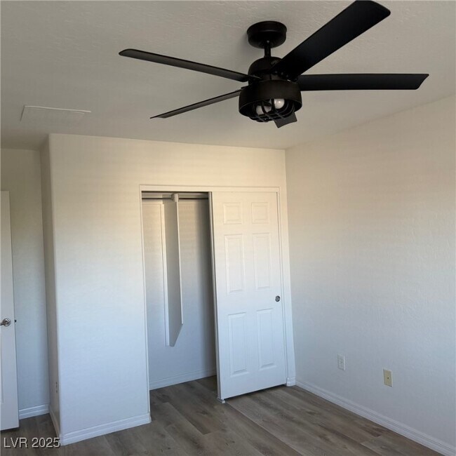 Building Photo - 6842 Feral Dove St