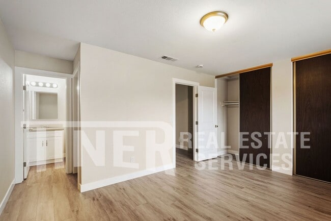 Building Photo - 6355 Villa Dr